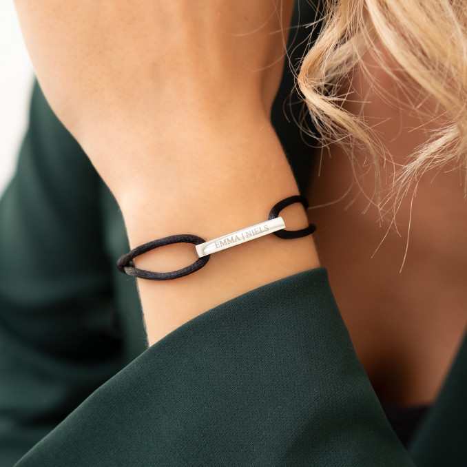 beginnen Wauw Idool Satin bar initial armband zwart | Armbanden shoppen | DRKS.nl