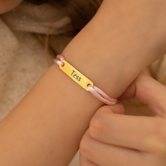 Satin initial armband kids roze goldplated