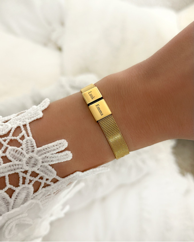 Gouden mesh armband voor mama met namen