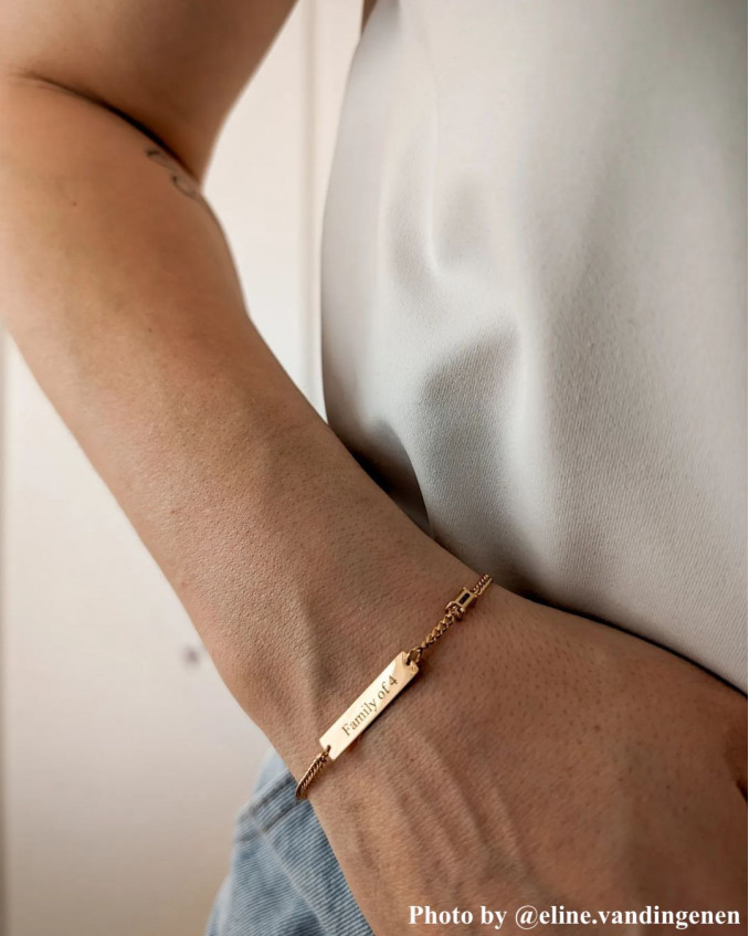 Graveerbare bar armband met steentje goudkleurig