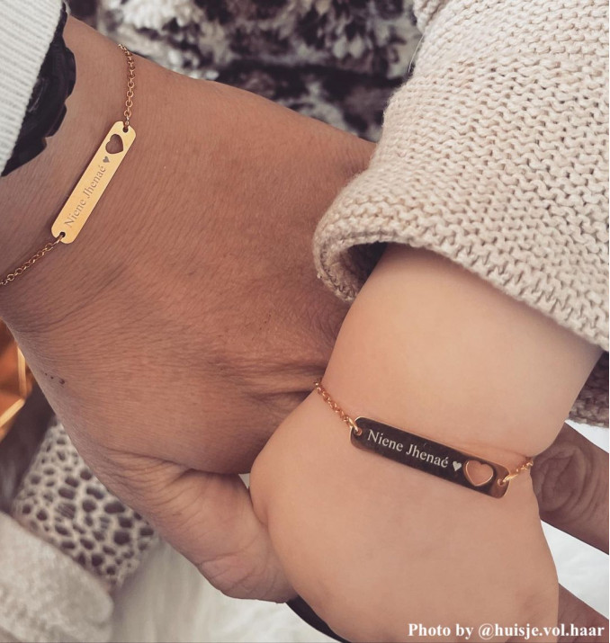 Moeder & dochter armband graveerbare bar goud kleurig