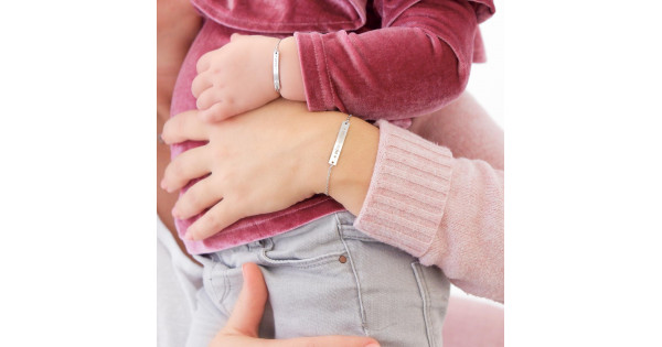 Verrast zijn Metalen lijn Mis Baby armband met naam Zilver | Kinder armbandjes | DRKS
