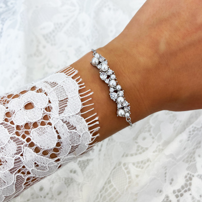 zilveren armband bruid om pols