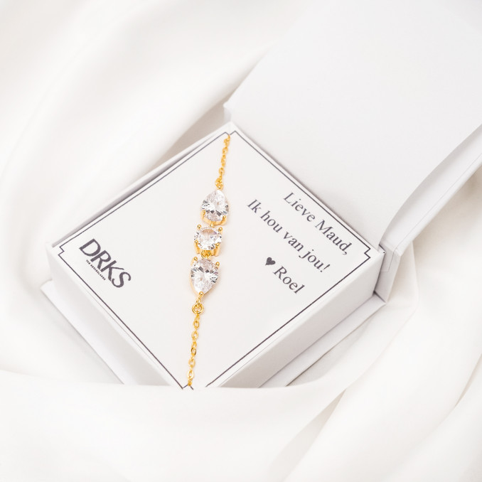 Gouden bruids armband in sieradendoosje met persoonlijke tekst