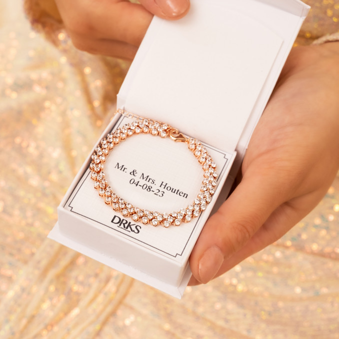 Rose gouden armband met persoonlijke tekst in het sieradendoosje