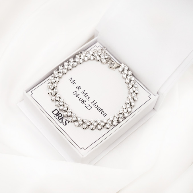 Bruids armband in sieradendoosje met een persoonlijke tekst