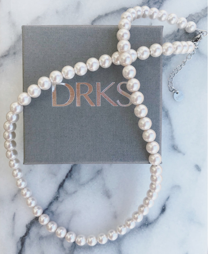 DRKS ketting met mooie, elegante ivoor faux pearls 