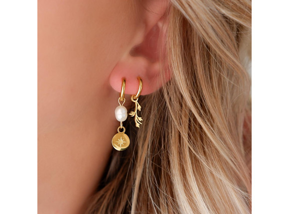 Parel oorbellen met hangertje goud kleurig