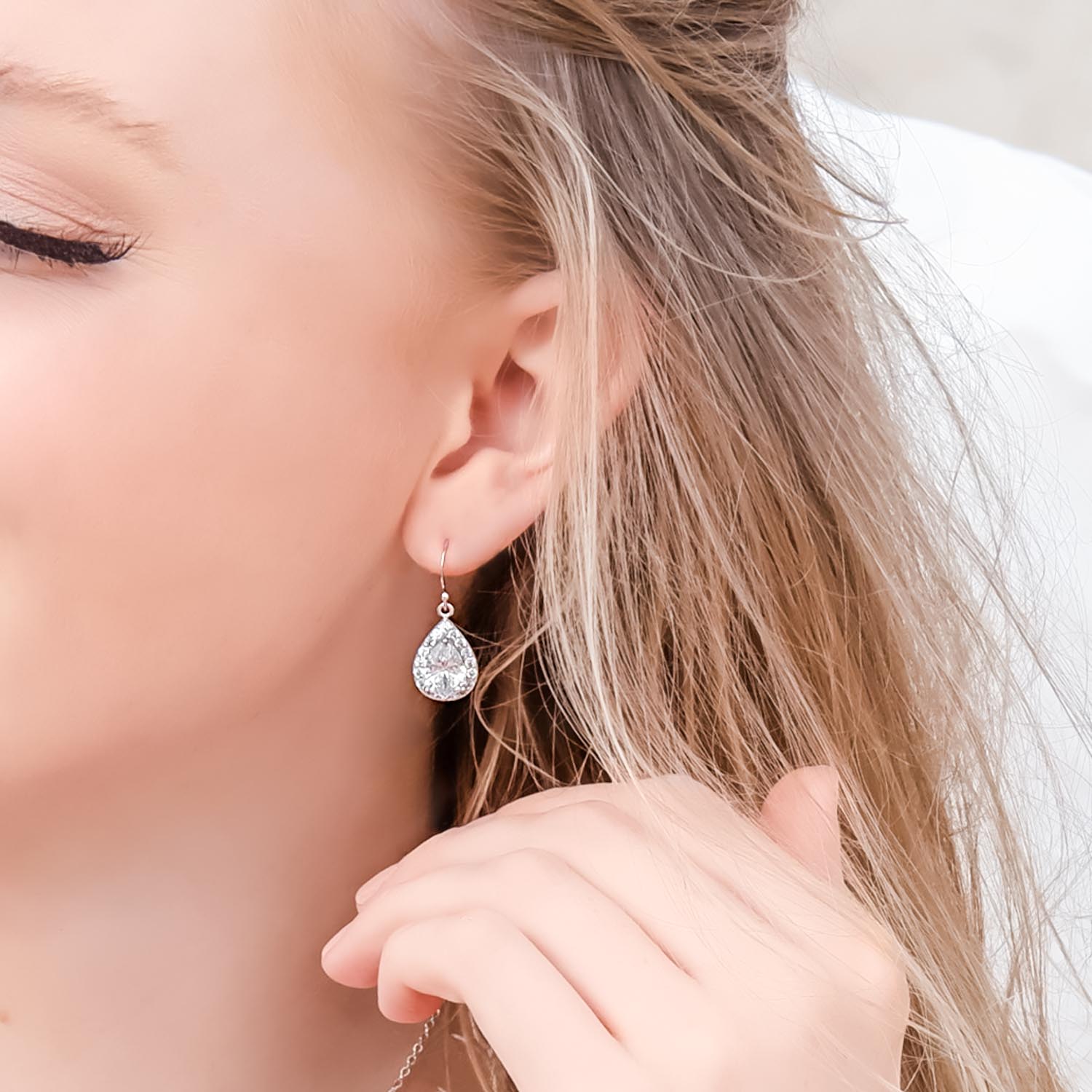 feedback marathon Onderdrukken Hangende Druppel Oorbellen Zilver | Bruidssieraden DRKS