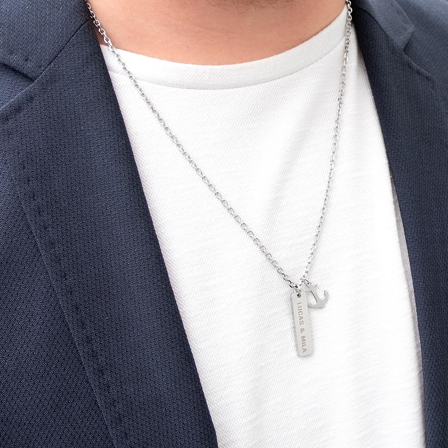 Zilveren mannen ketting om de hals voor een stoere look