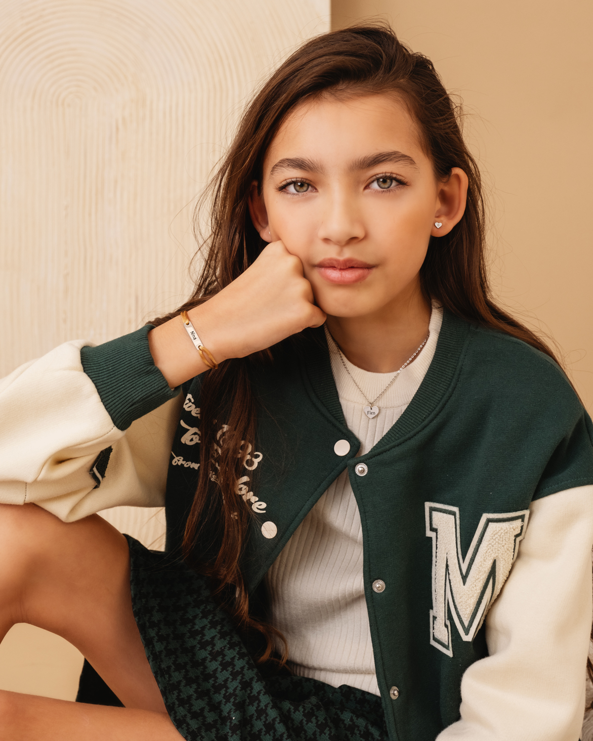 Satin Initial Armband Kids Nude Armbanden DRKS satin-initial-armband-kids-nude-armbanden-drks