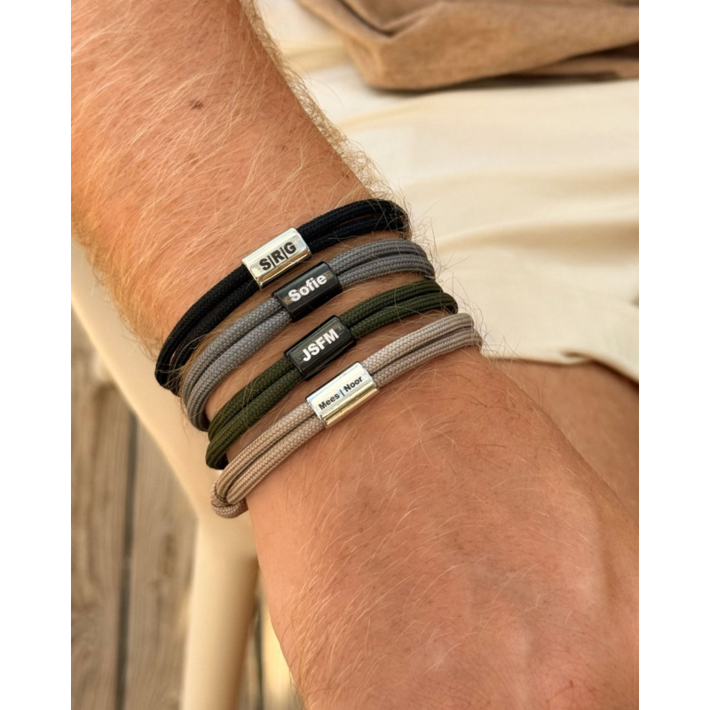 Naam armband heren beige zilverkleurig