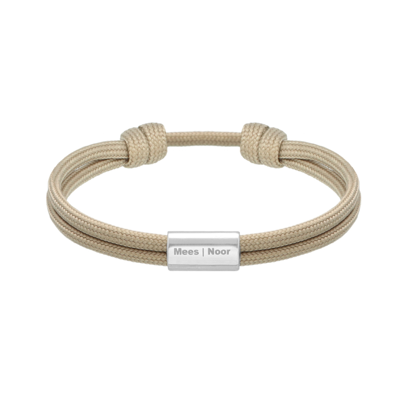 Naam armband heren beige zilverkleurig