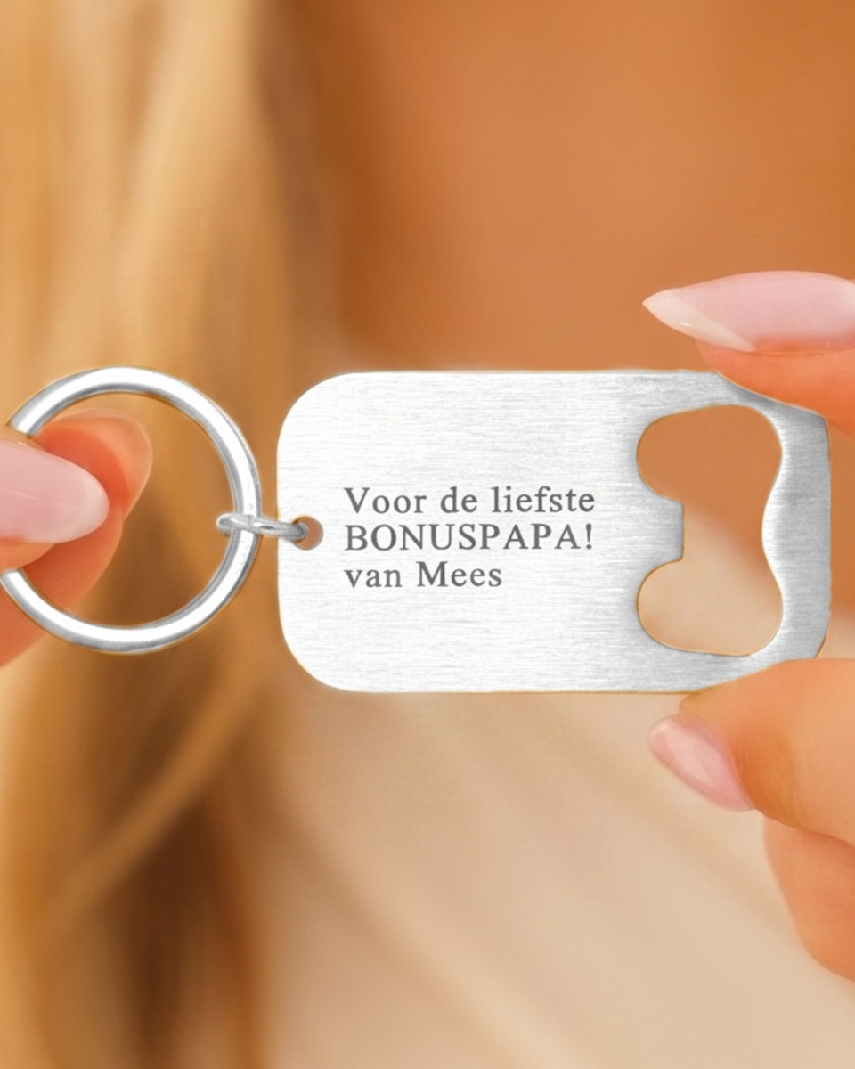 Zilveren sleutelhanger met opener met gravering