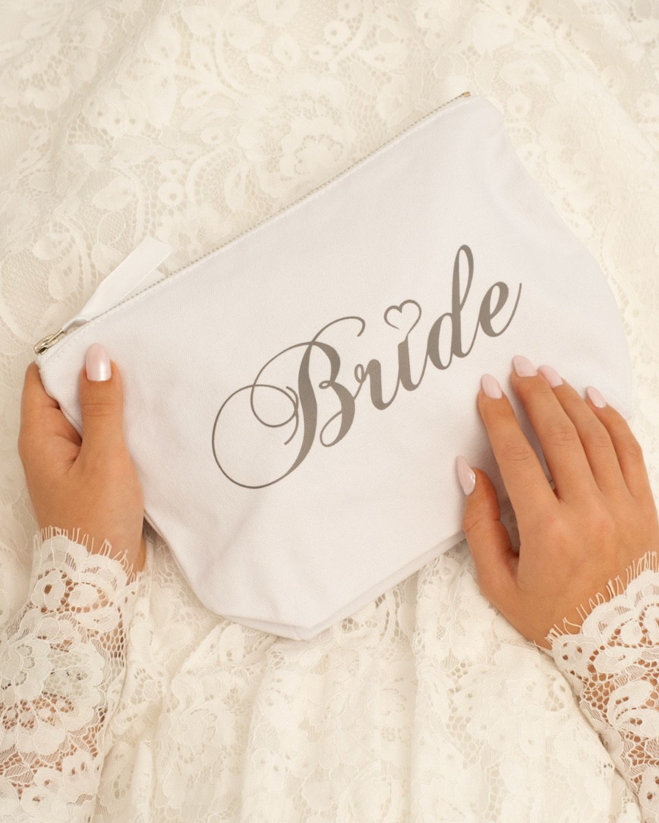 Bride toilettas in het wit