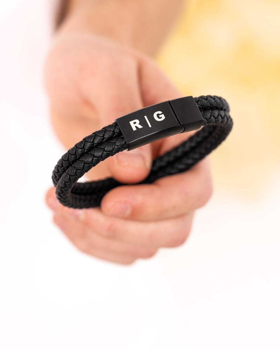 Zwarte dubbele leren armband met initialen