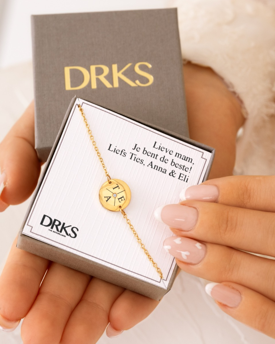 Gouden 3 initialen armband in sieradendoosje