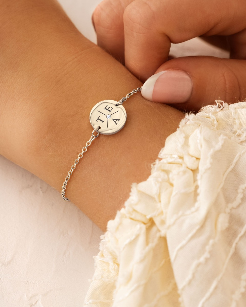 Zilveren armband met 3 initialen en steentje