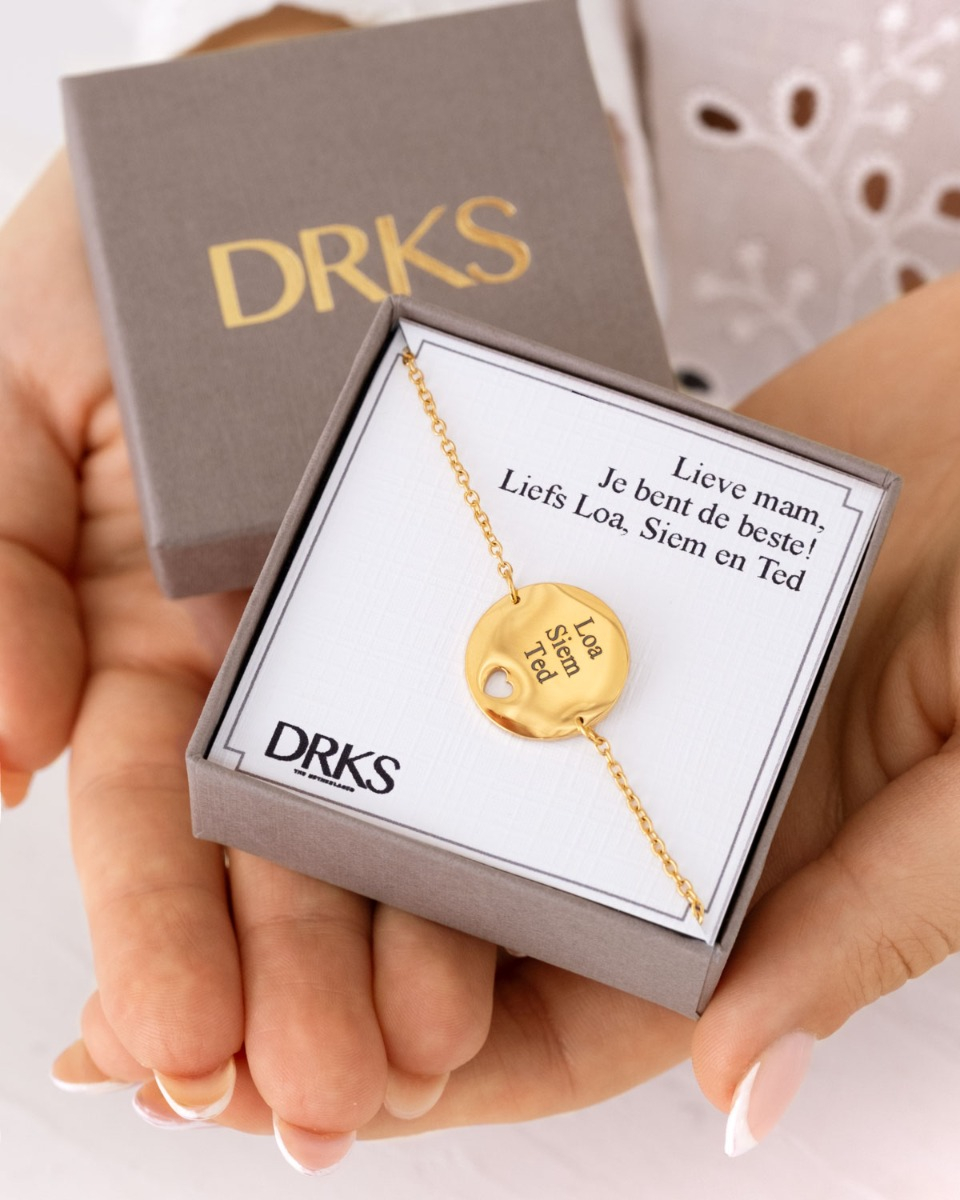 Gouden hartjes armband in sieradendoosje met tekst
