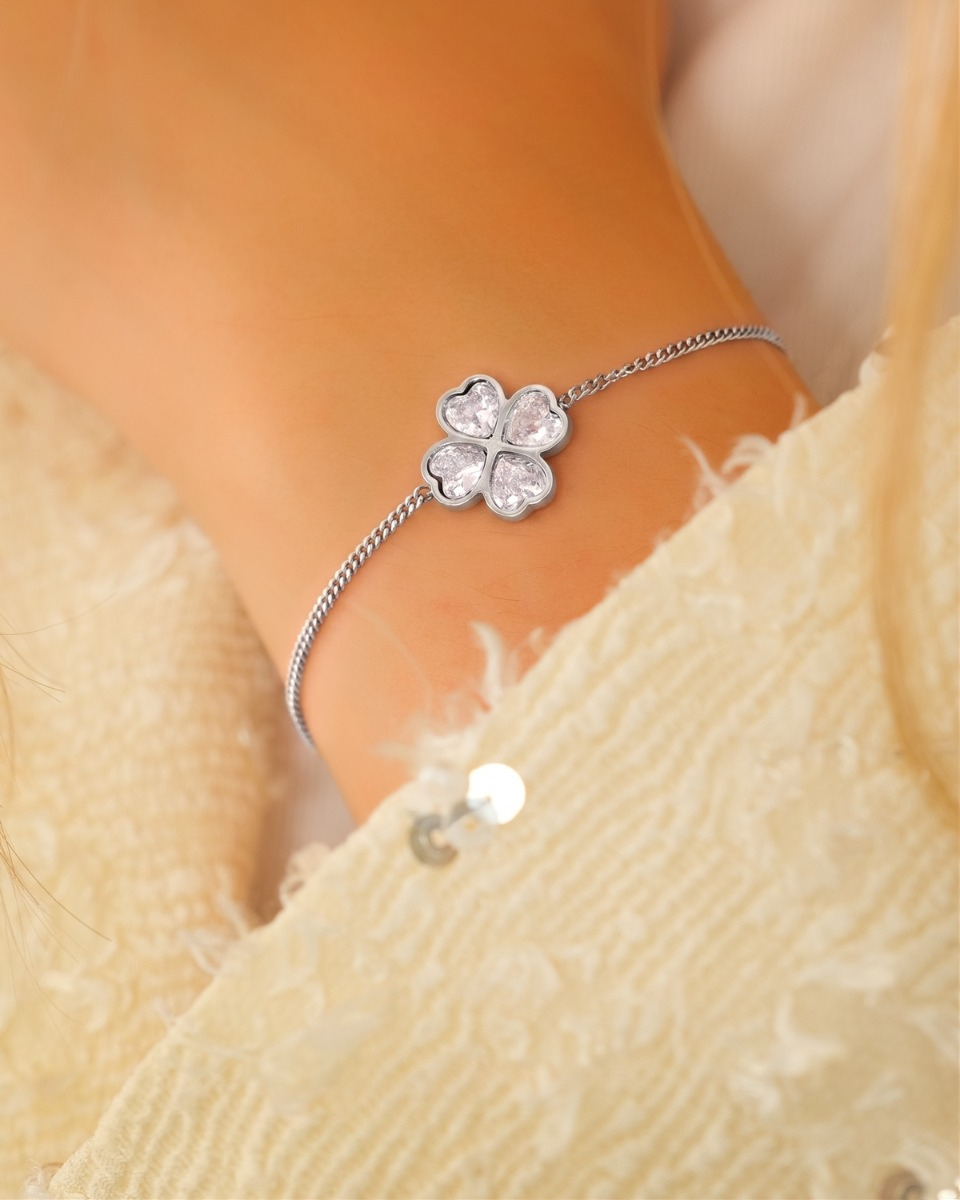 zilveren klavertjes armband met steentjes