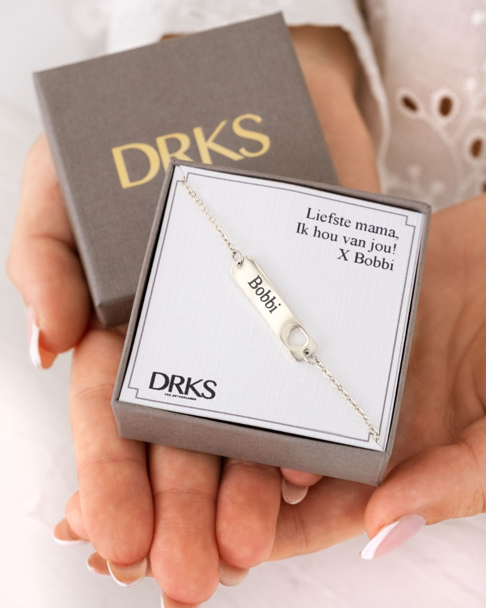 Zilveren armband in sieradendoosje tekst voor mama