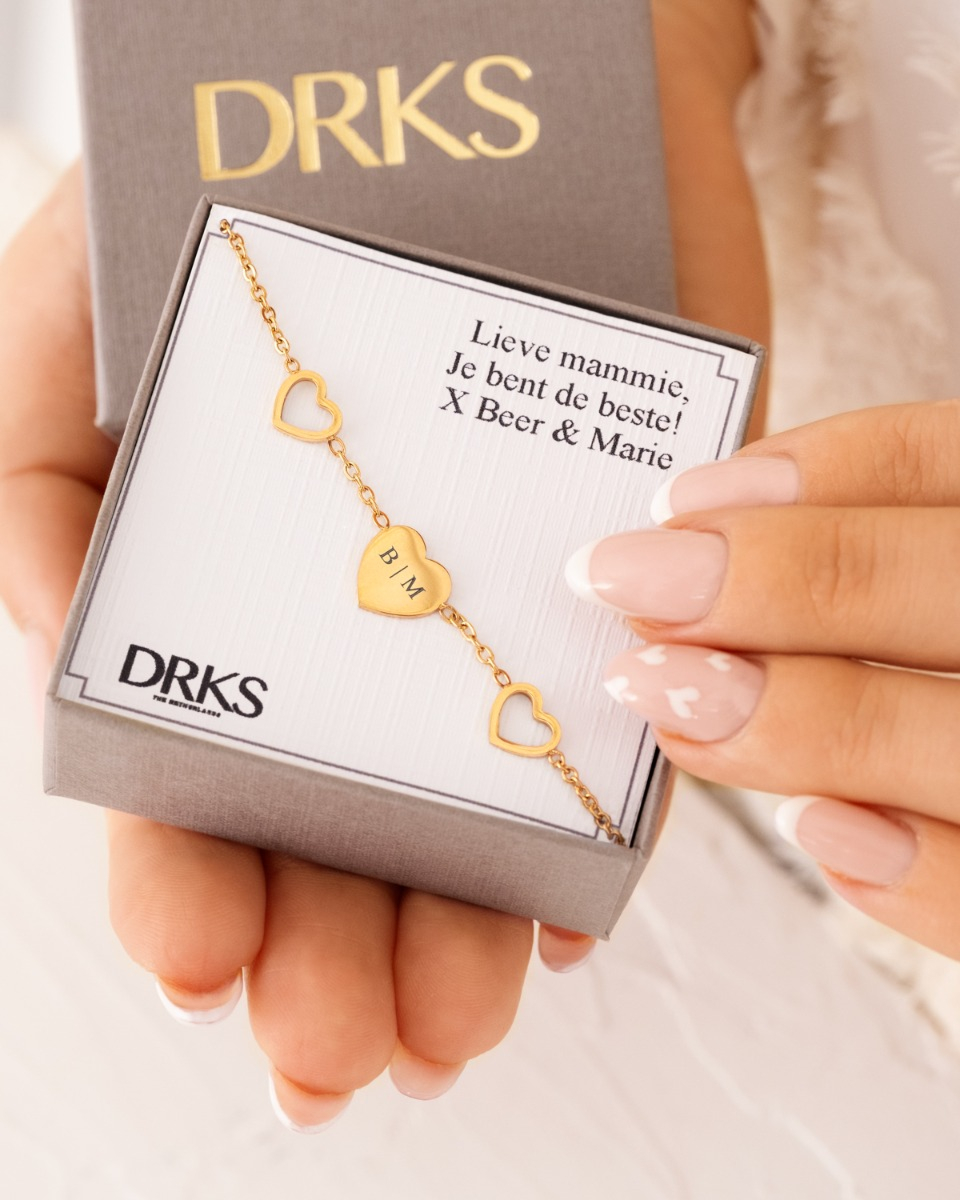 Gouden triple love armband in sieradendoosje