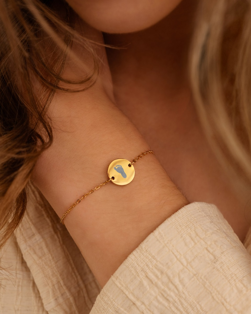 Gouden armbandje met voetafdruk