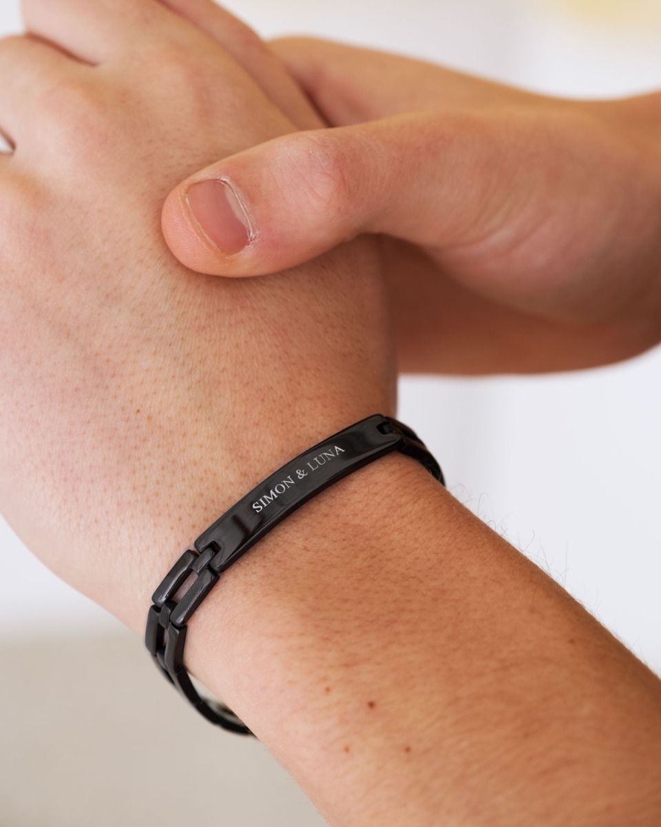 Zwarte schakelarmband met namen