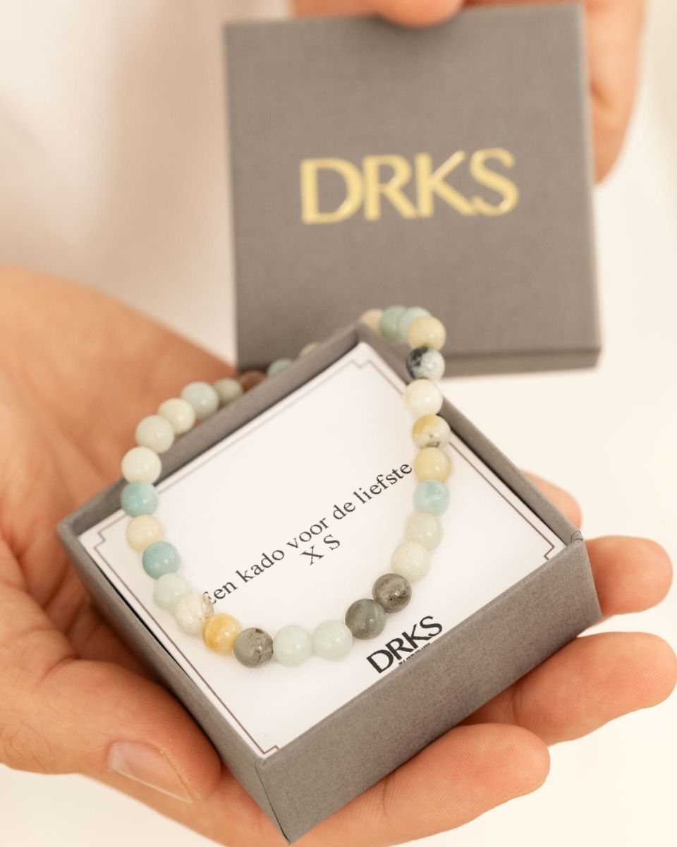 Kralen armband in sieradendoosje met tekst