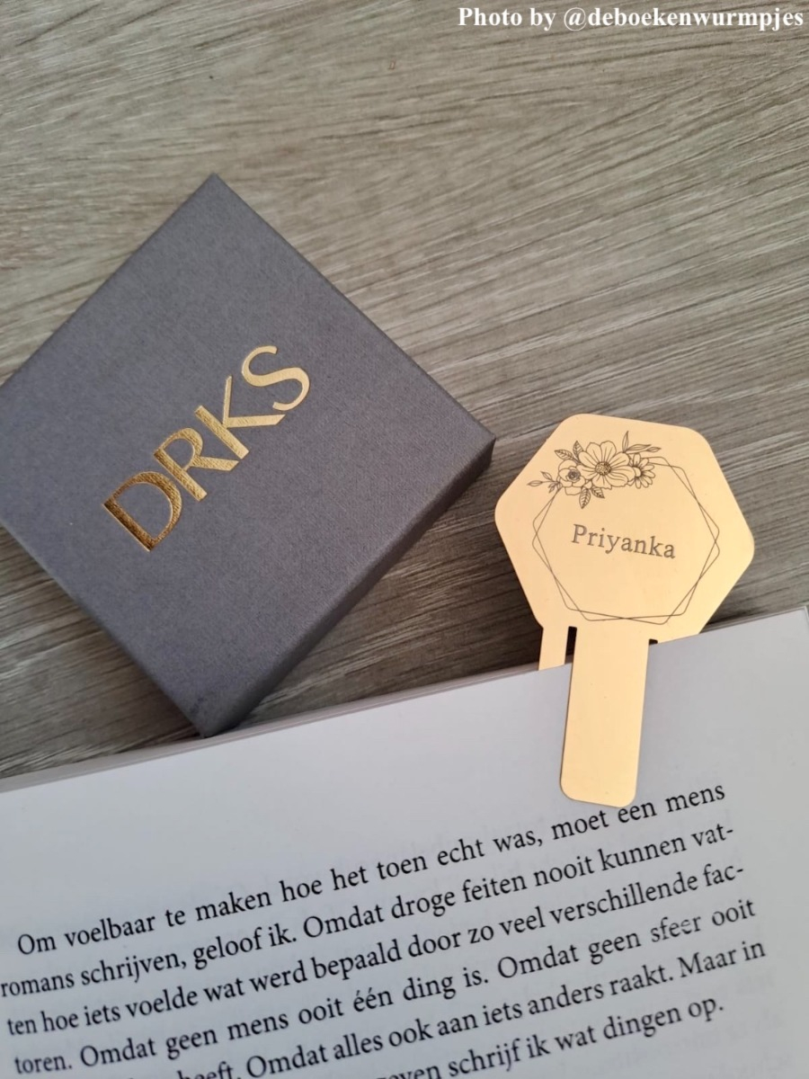 influencer met DRKS boekenlegger