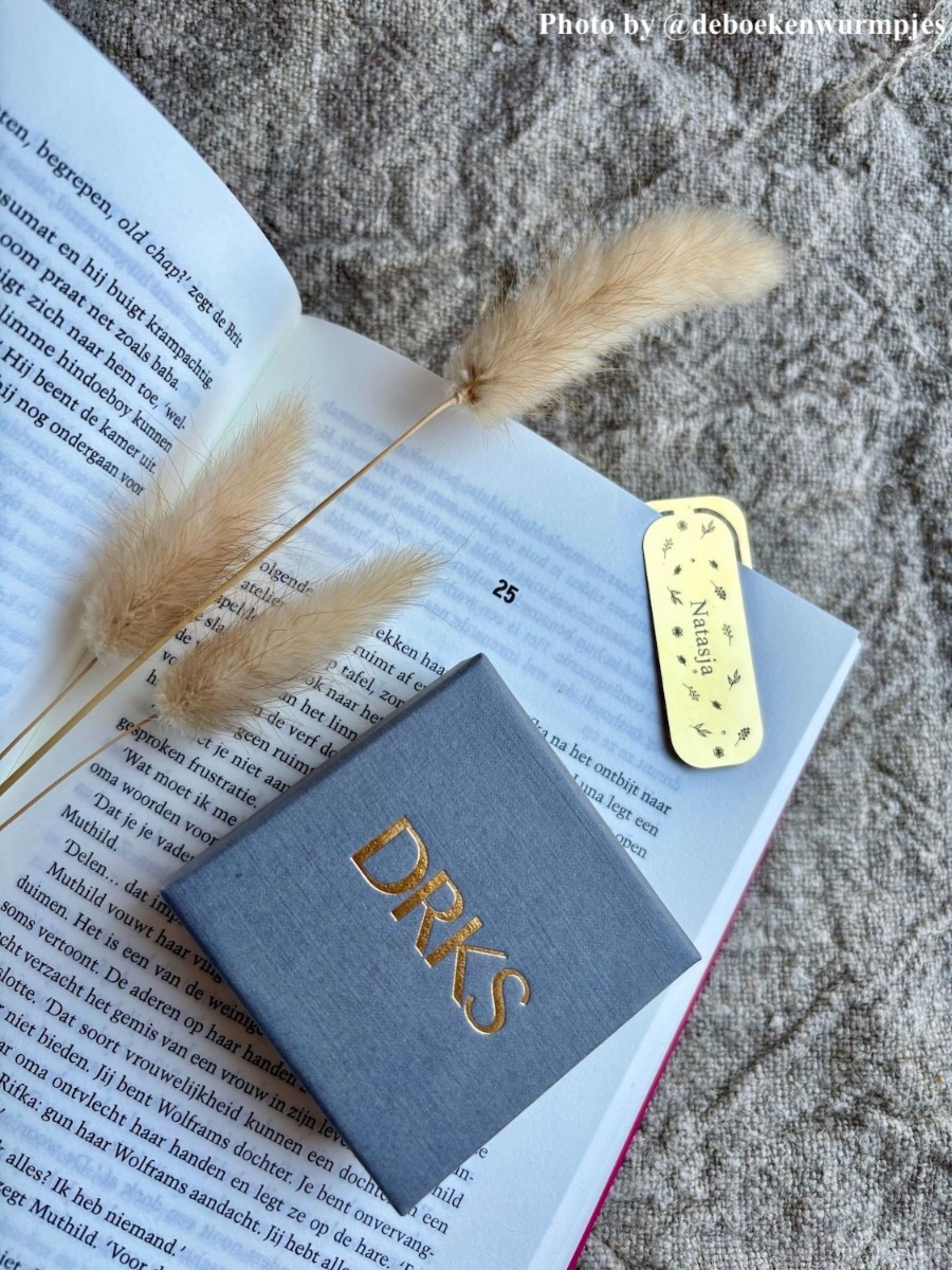 influecner met DRKS boekenlegger