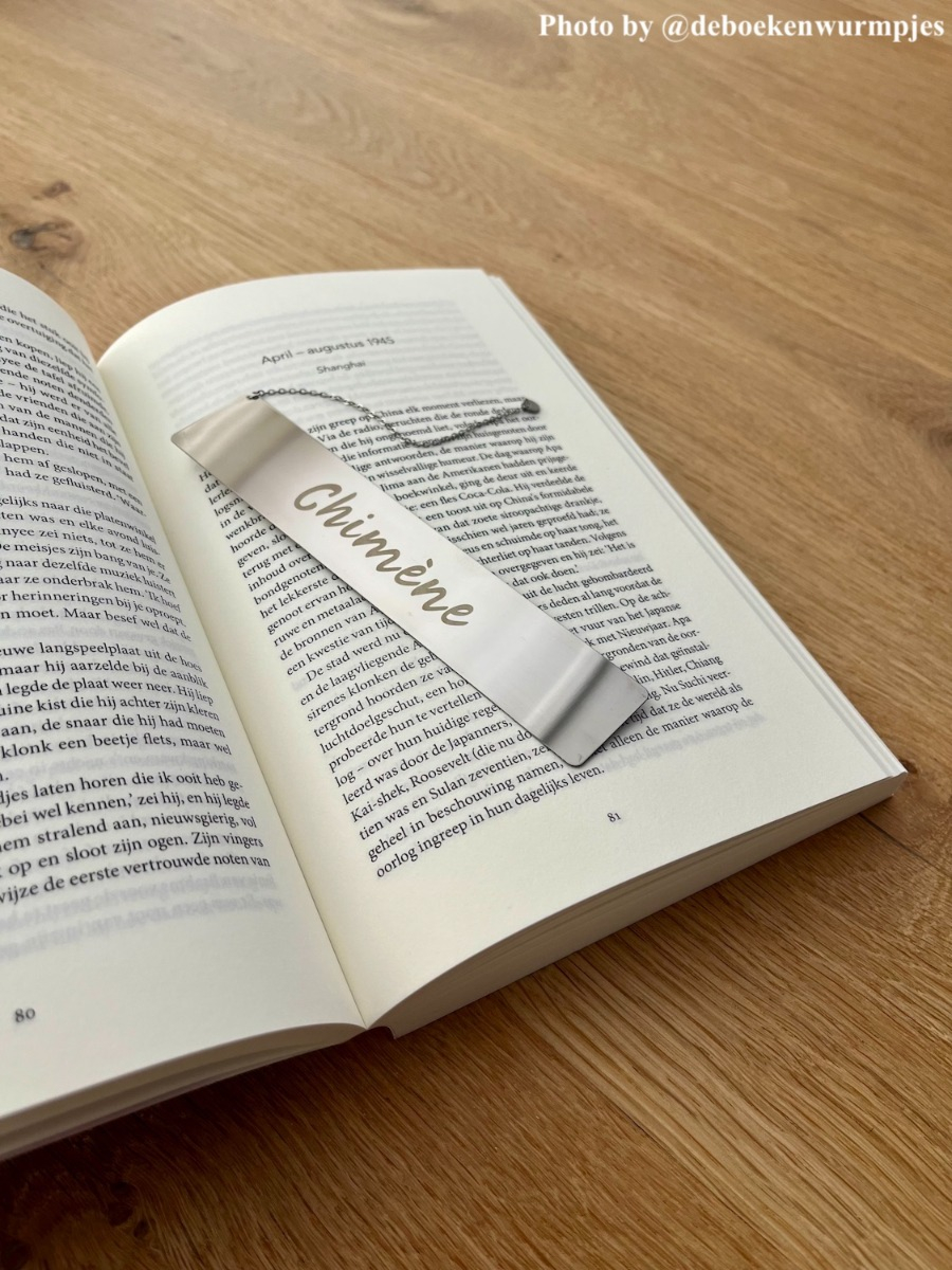 Influencer met DRKS boekenlegger