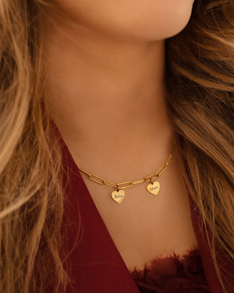 Ketting met twee gouden hartjes