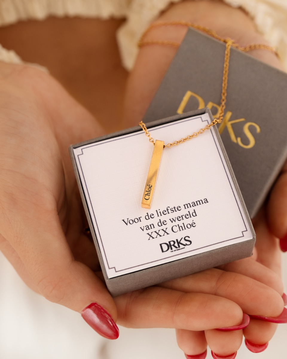 Gouden naam ketting in sieradendoosje