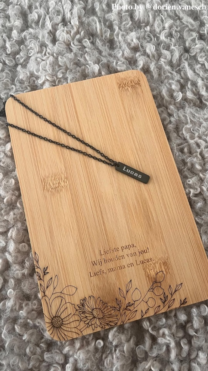 Zwarte graveerbare ketting.