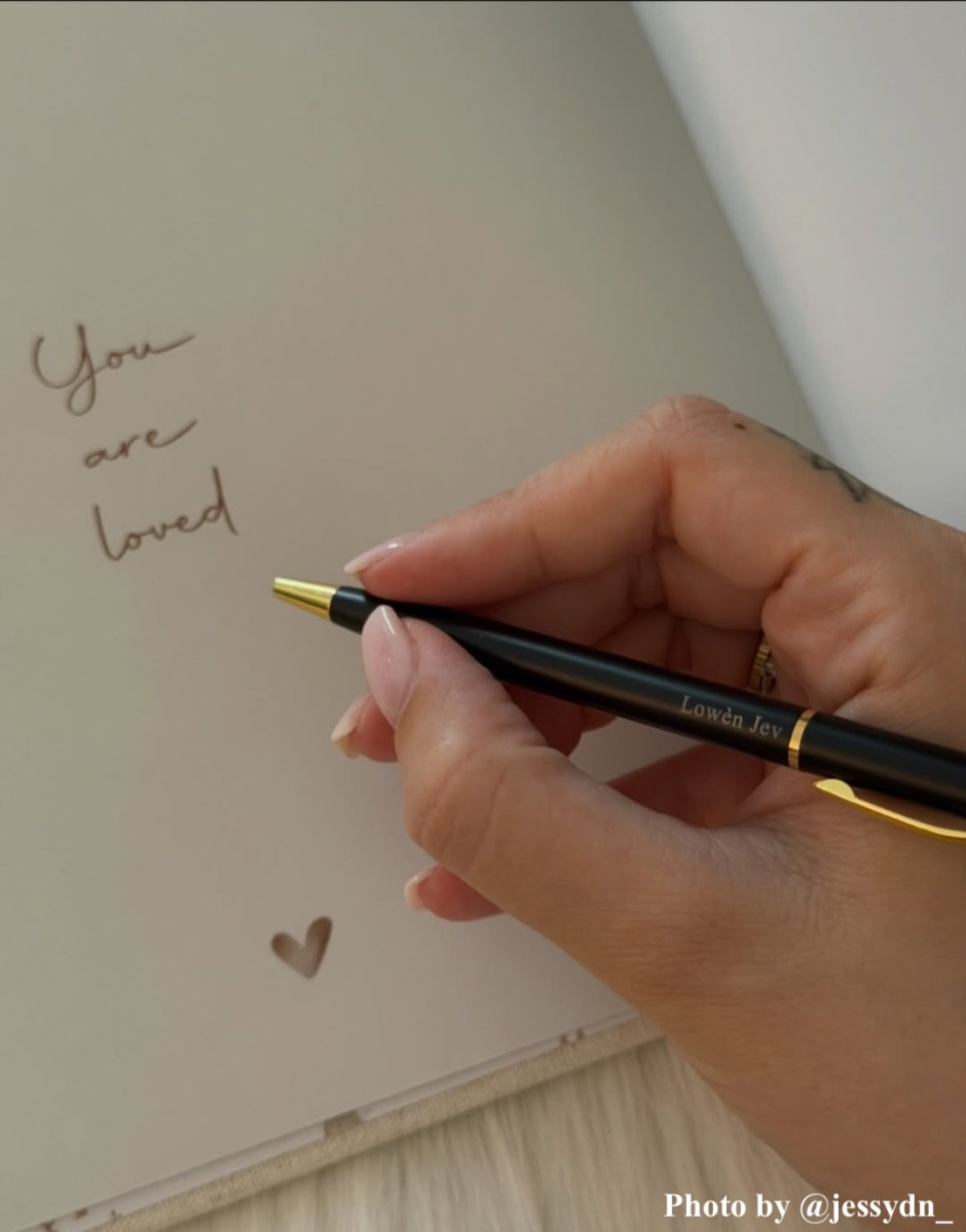 Influencer met DRKS pen
