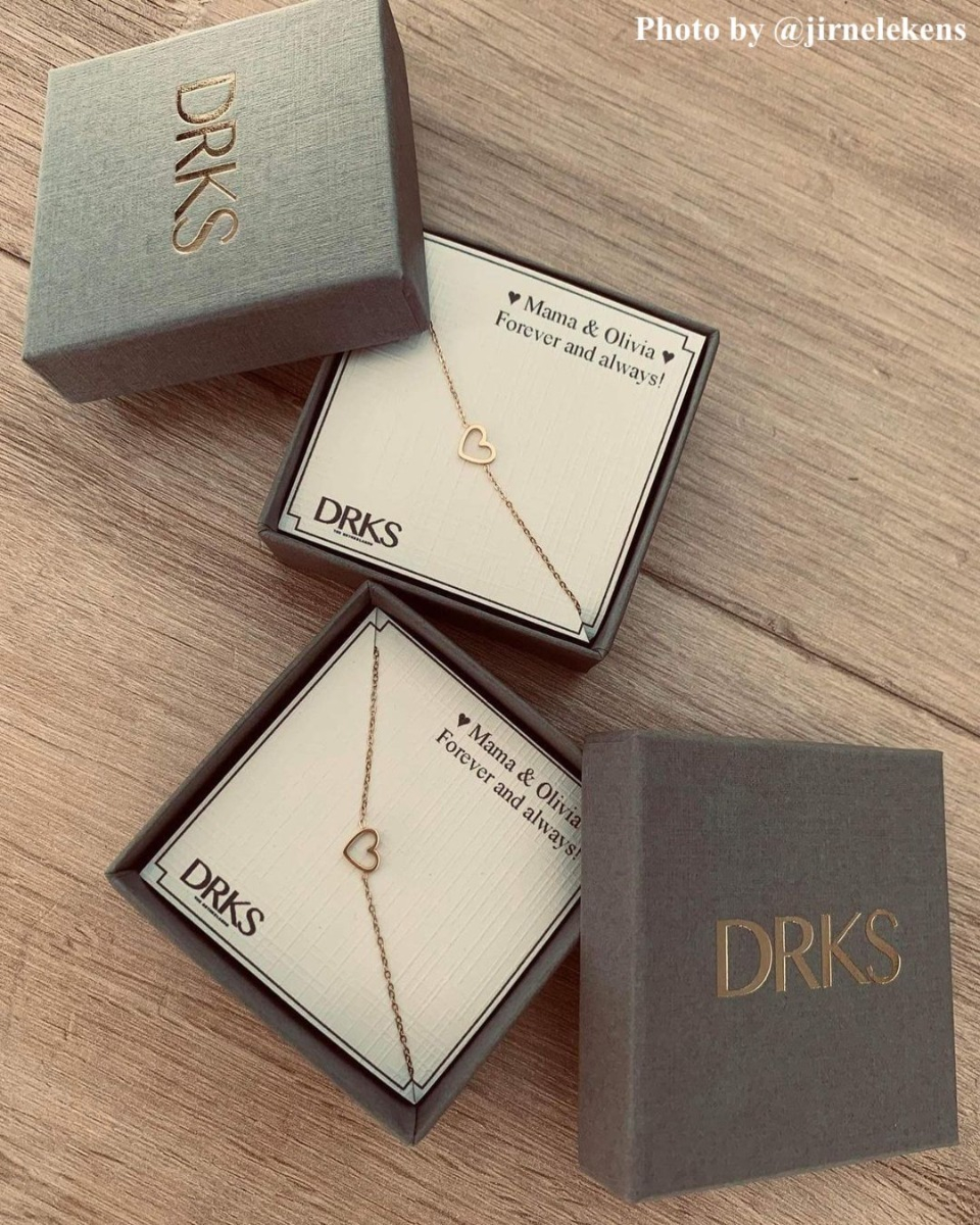 Influencer met moeder dochter armbandjes