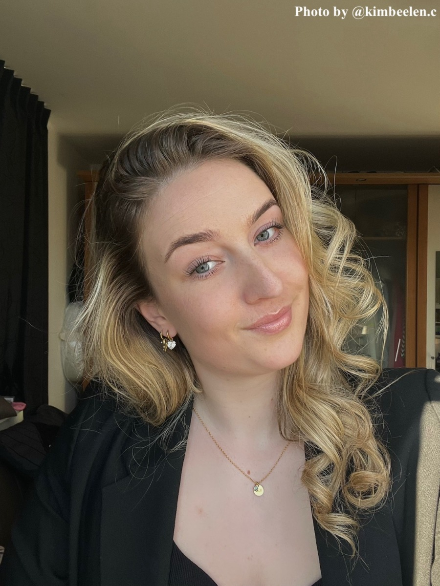Influencer met birth stone ketting van DRKS.