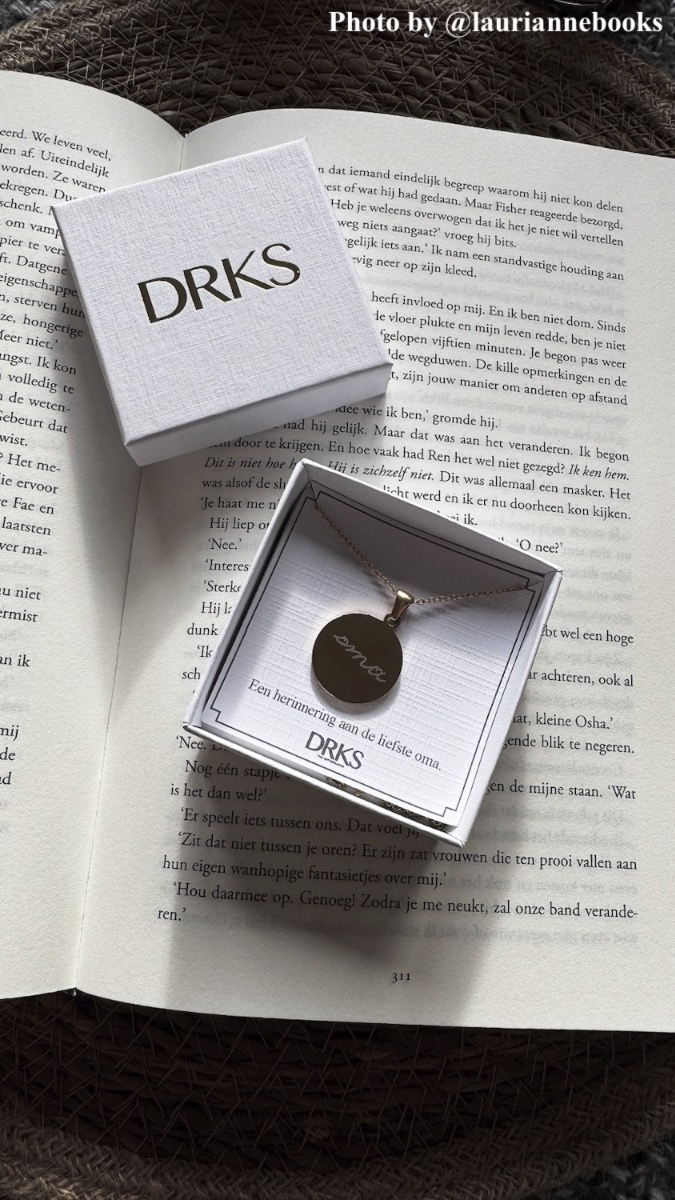 Influencer met DRKS ketting. 