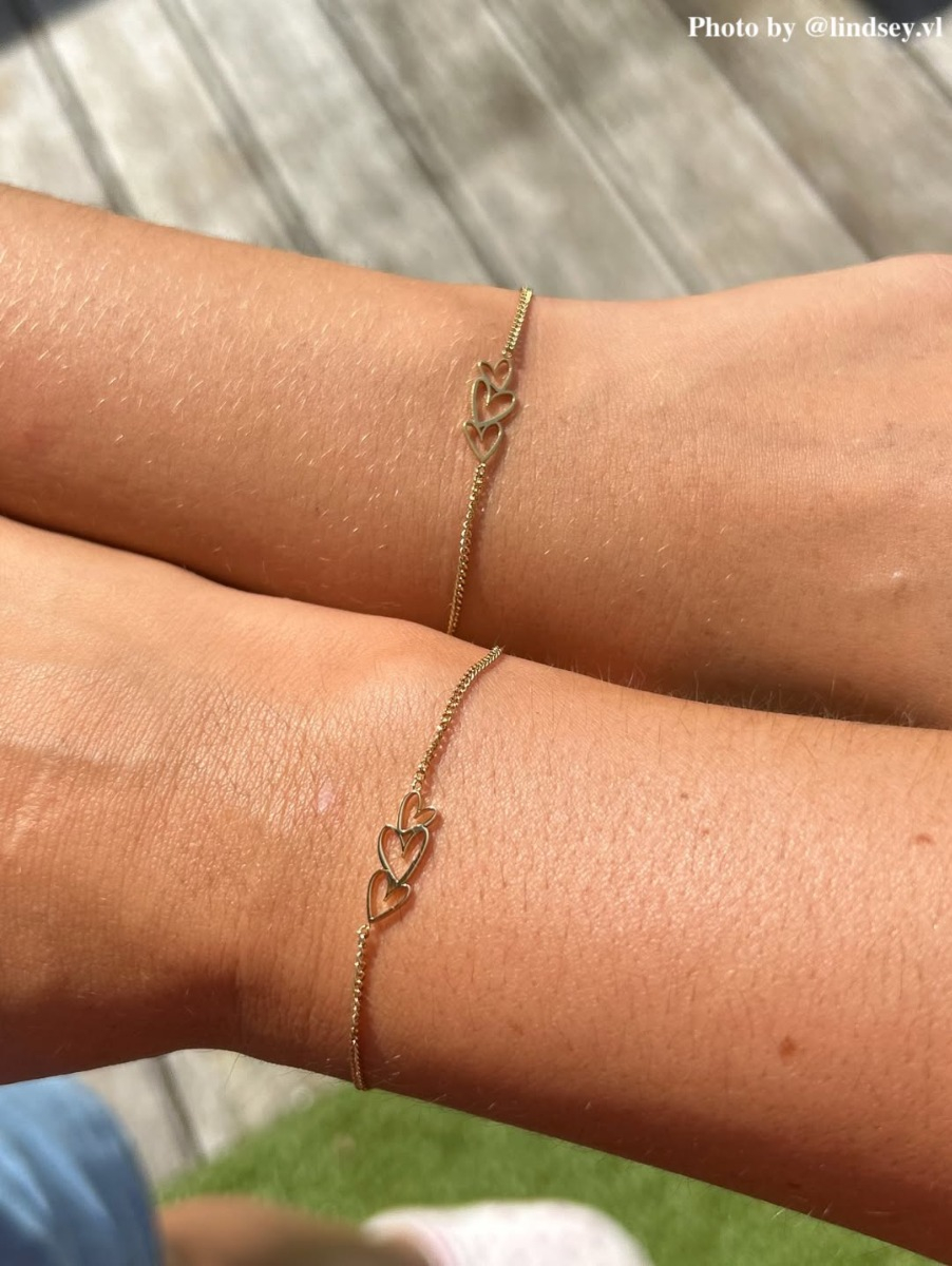 Influencer met moeder/dochter armband