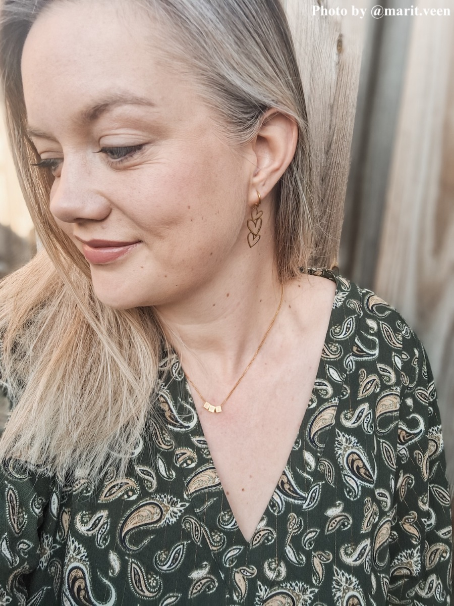 Influencer met DRKS ketting.