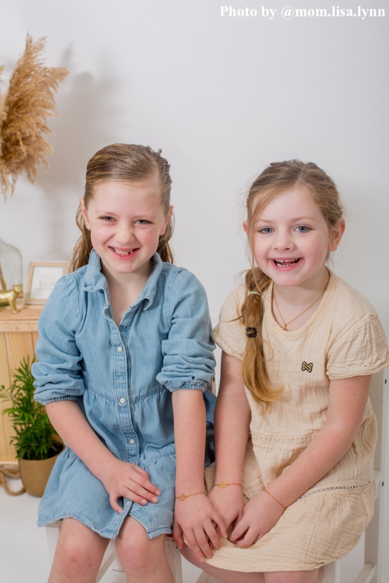 kindjes dragen armbandjes