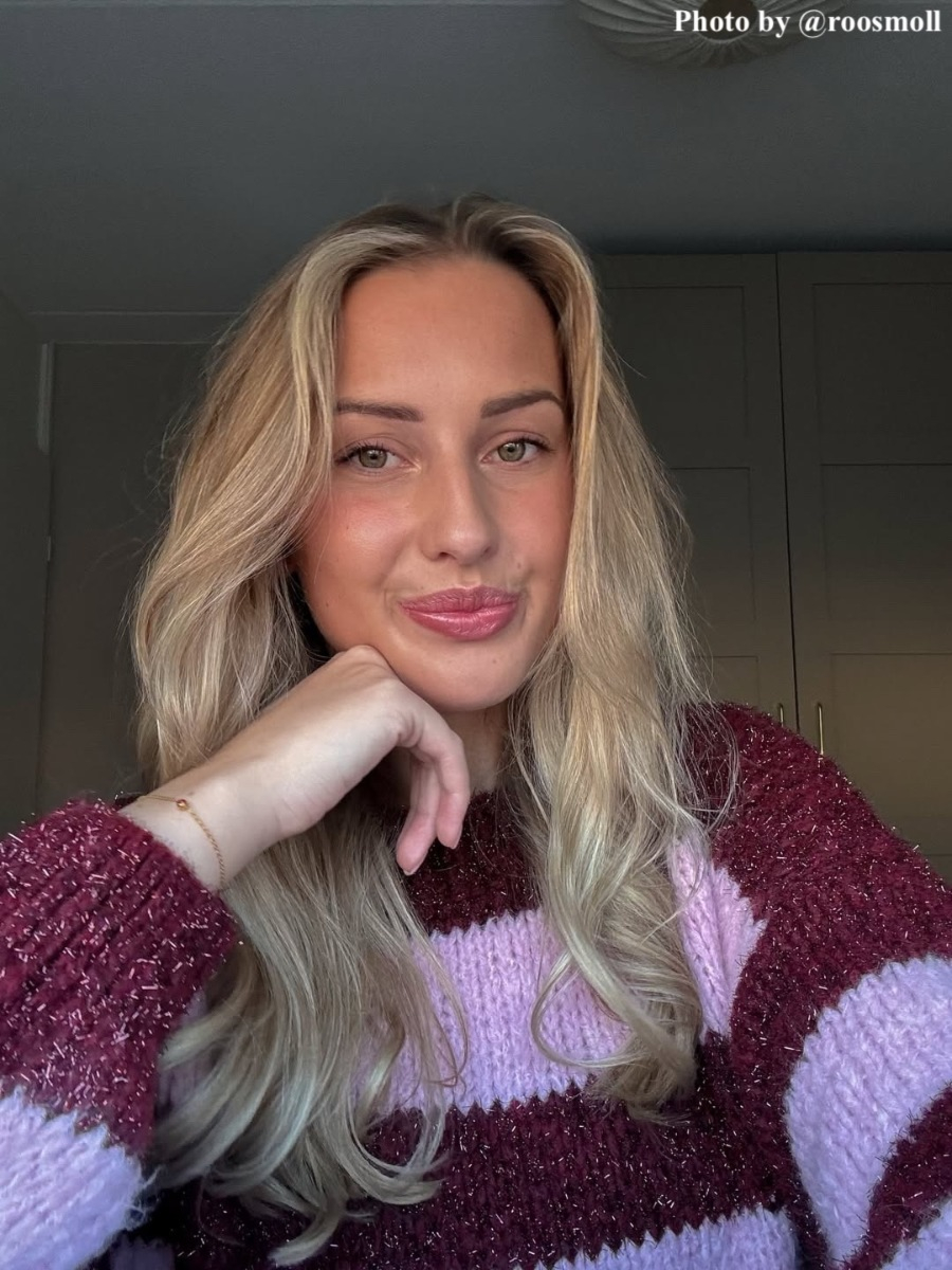 influencer draagt armband met geboortesteen