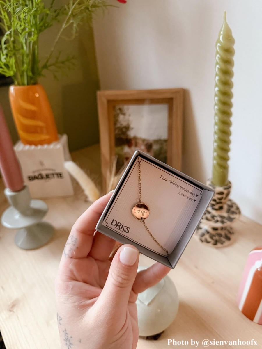 Influencer heeft graveerbare armband