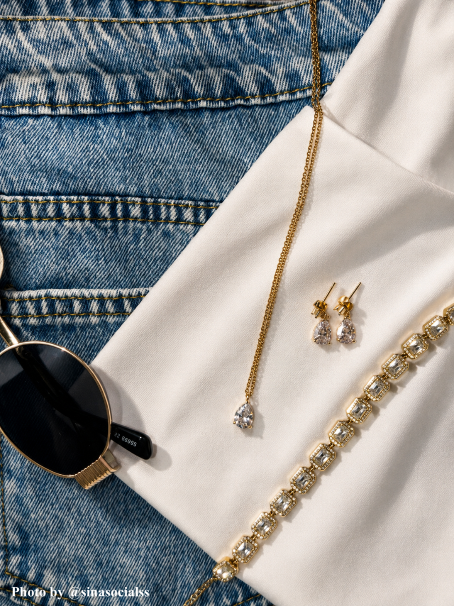 Gouden sparkle sieraden van influencer