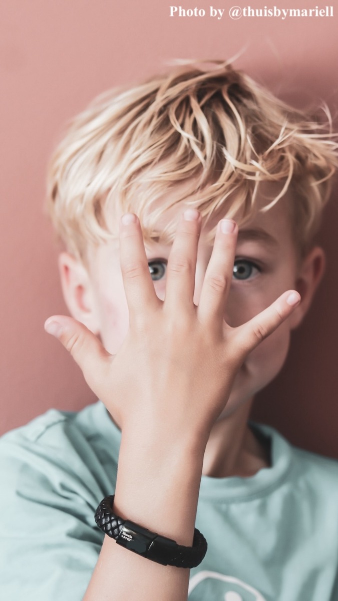 influencer met armband