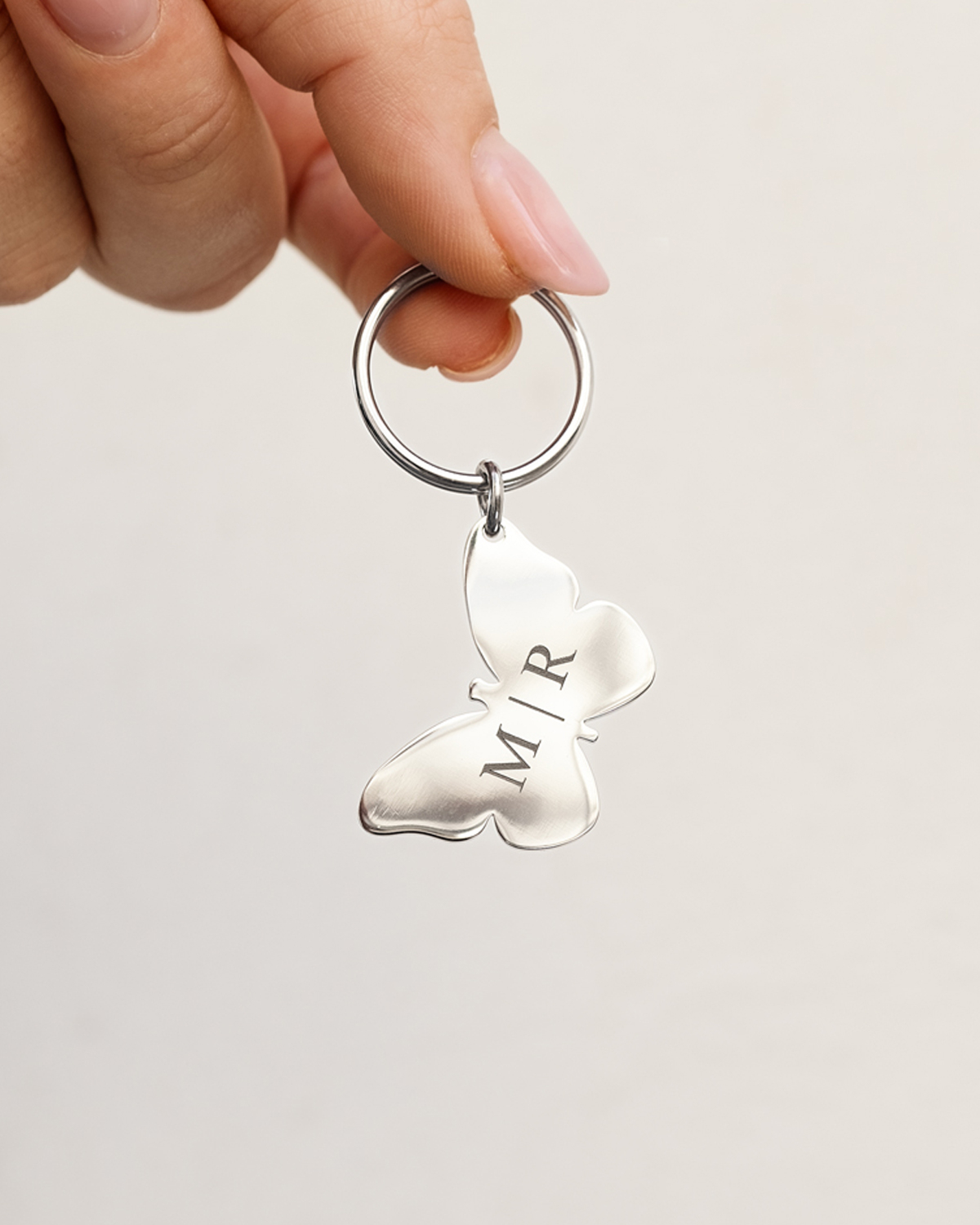 Sleutelhanger met vlinder in het zilver