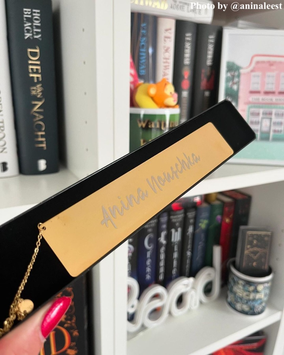 boek met boekenlegger