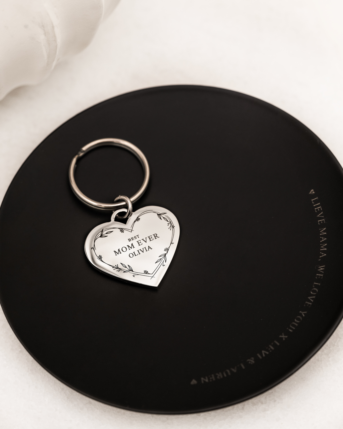 Zilveren sleutelhanger voor mama met naam gegraveerd