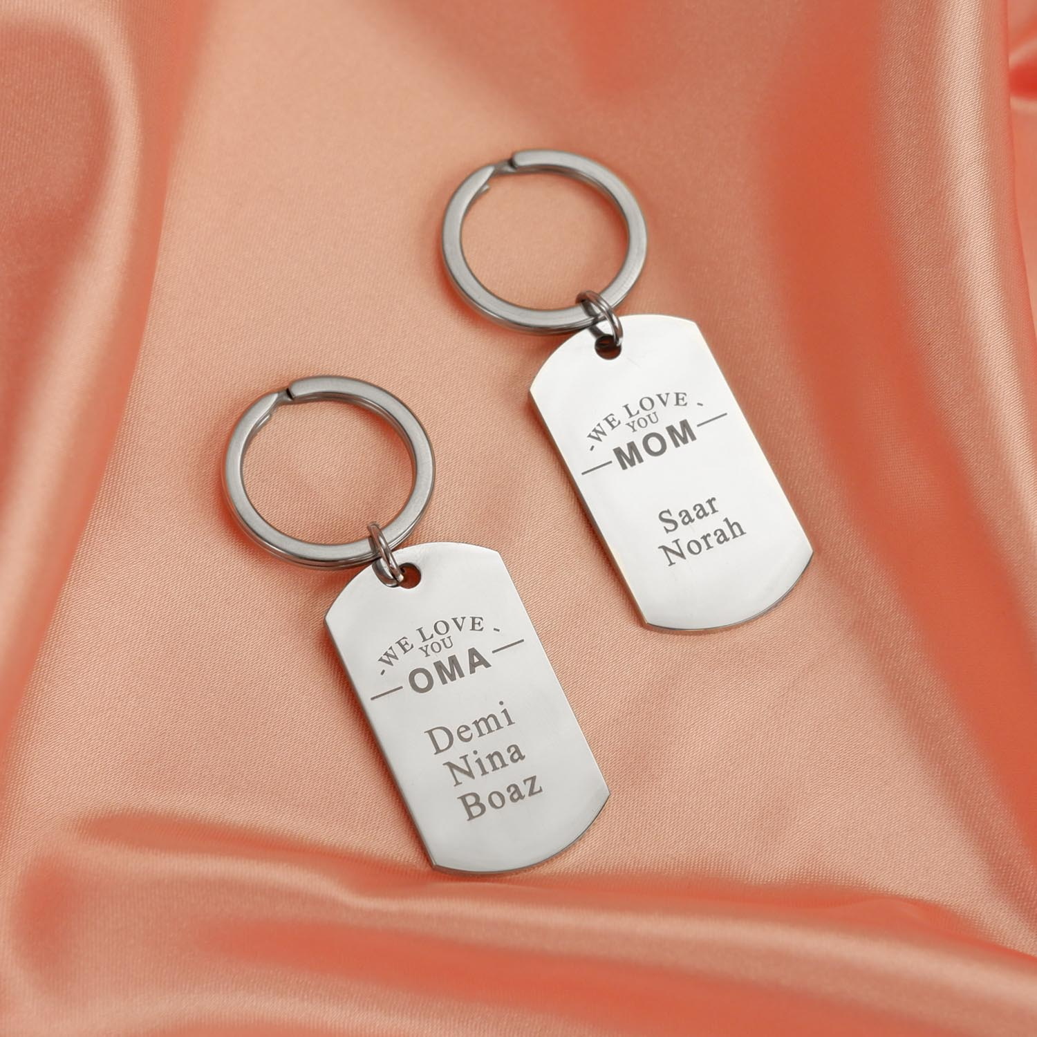 Sleutelhangers voor oma en mama met namen op satijn